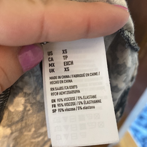 American Eagle soft & sexy black and grey floral romper with pockets ๐๐๐ - Picture 6 of 12